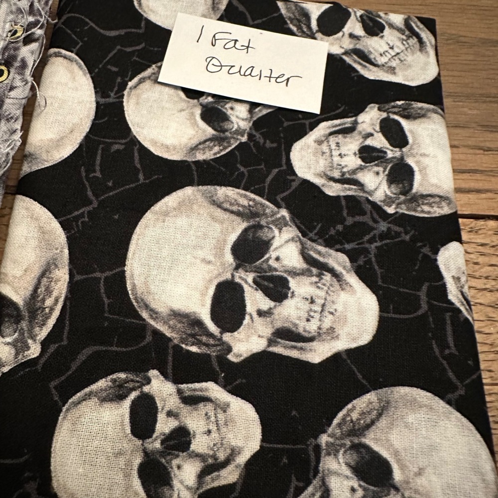 Gothic Skull and Owl Cotton Fabric 5 Fat Quarter Bundle Halloween Quilting Craft - Picture 3 of 6